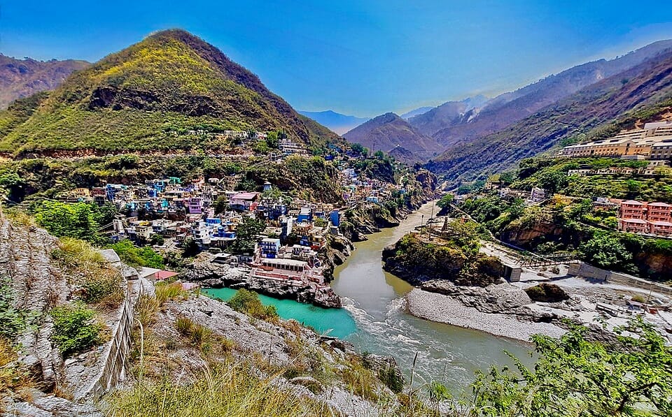 960px-A_confluence_of_Alaknanda_and_Bhagirathi_rivers,_Devprayag,_Uttarakhand