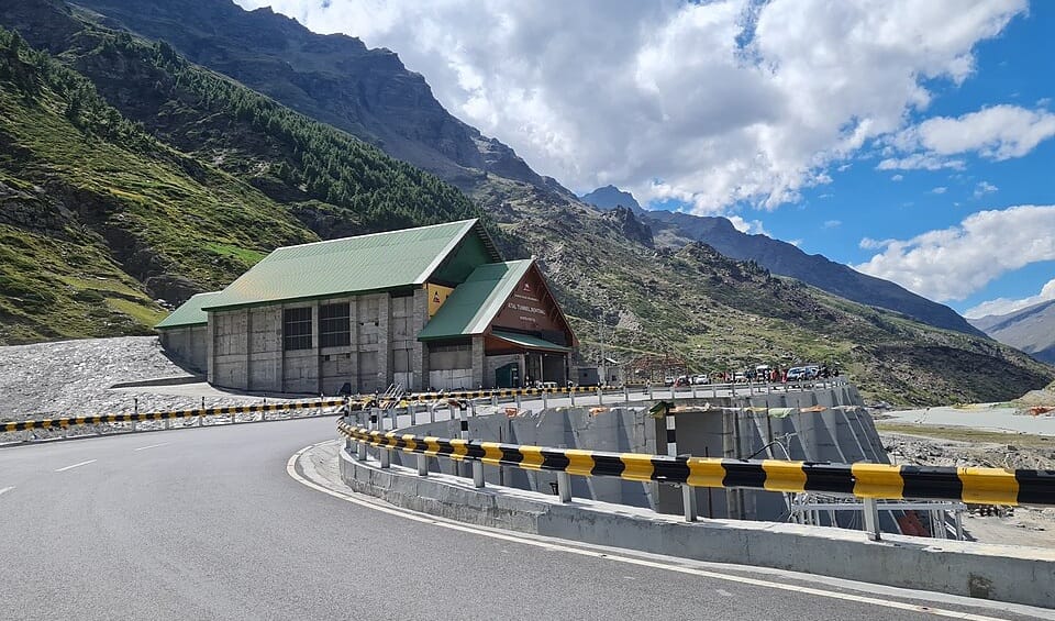 Shinkula Pass Khulne Ke Baad Rohtang Ka Future Kya Hoga? (2026 Analysis) 2 Shinkula Pass khulne ke baad Rohtang, Shinkula Pass khulne ke baad Rohtang ka future kya hoga, Rohtang vs Shinkula Pass, Shinkula Pass impact on Rohtang, Shinkula Pass and Rohtang comparison, Rohtang Pass future 2026, Shinkula Pass tourism growth, Rohtang tourism future, Shinkula Pass travel guide, Rohtang Pass popularity