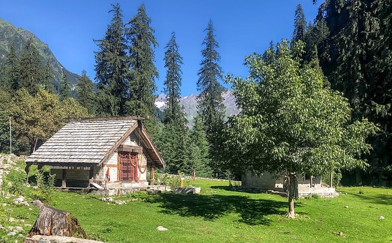 hotels in manali with room heater, hotels in manali with heater, manali hotels with heater facility, hotels in manali with snowfall view, snowfall view hotels in manali, hotels in manali for winter stay, heated hotels in manali