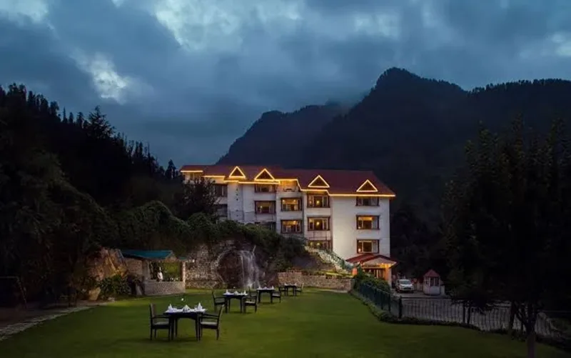 Best Mountain View Hotels in Manali (2026) – Luxury, Budget & Scenic Stays 6 Apple Country Resort